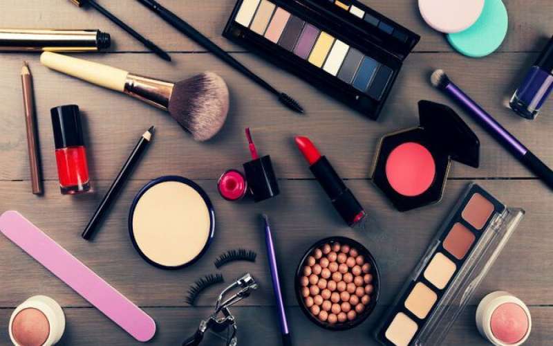 در کیف لوازم آرایشمان چه چیز هایی بزاریم ؟