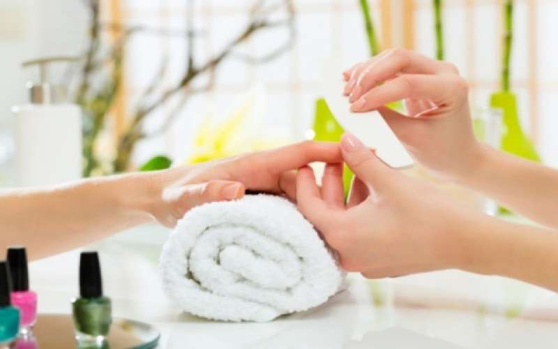 چگونه ناخن هایمان را بلند کنیم