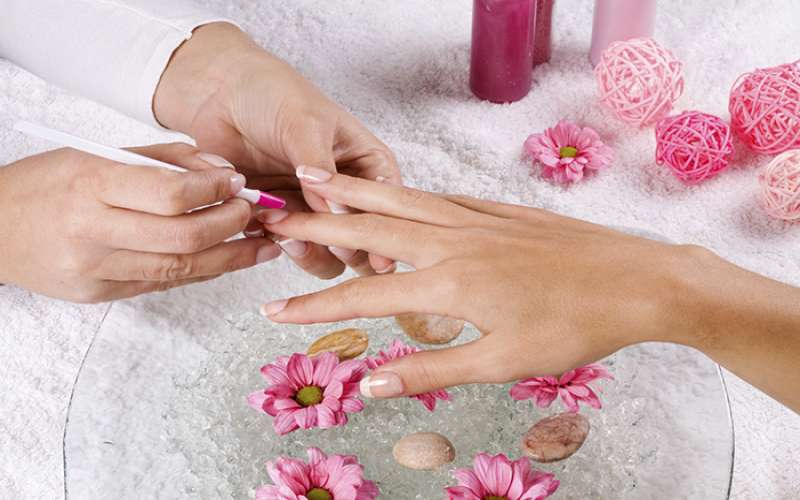 چگونه ناخن هایمان را بلند کنیم