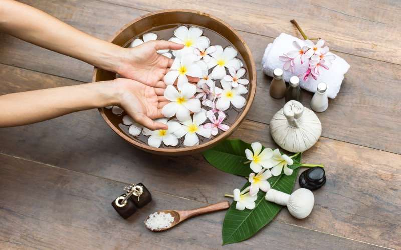 چگونه ناخن هایمان را بلند کنیم